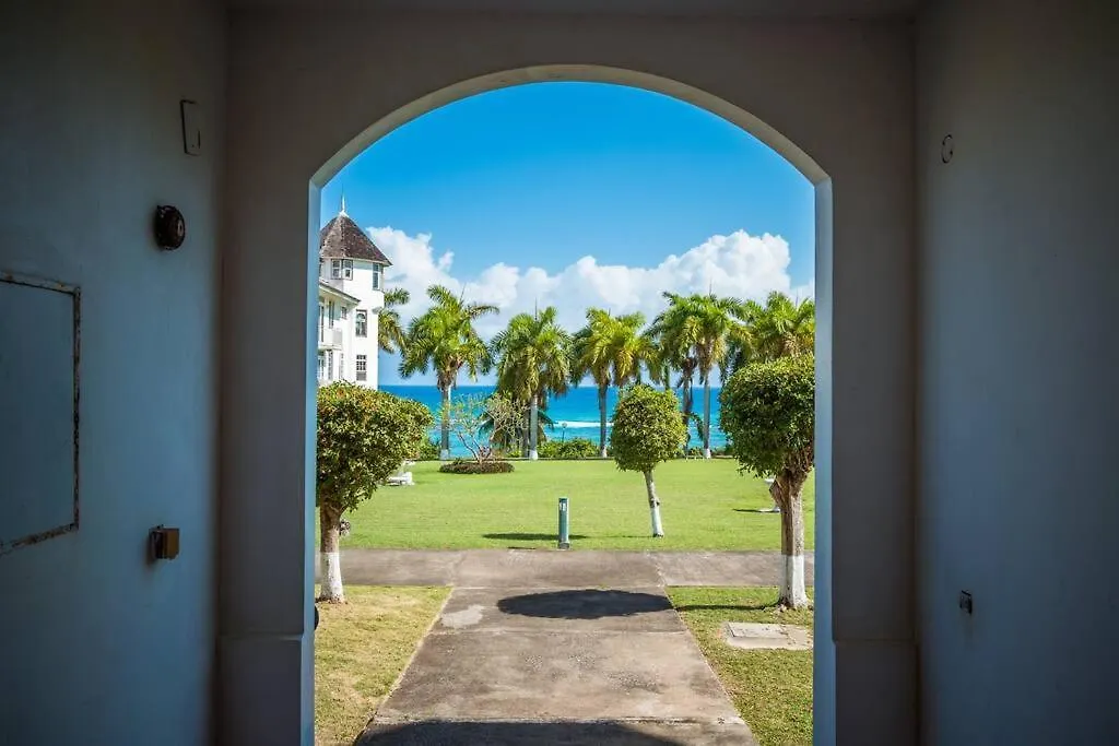 Cozy Apartment W/Ocean View, Pool & Beach Access Montego Bay