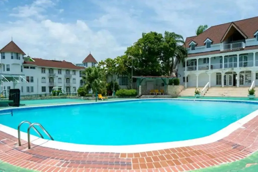 Cozy Apartment W/Ocean View, Pool & Beach Access Montego Bay Jamaika
