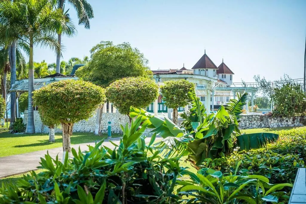 Cozy Apartment W/Ocean View, Pool & Beach Access Montego Bay